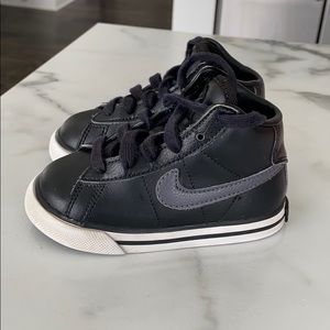 Toddler Nike high tops size 5.5